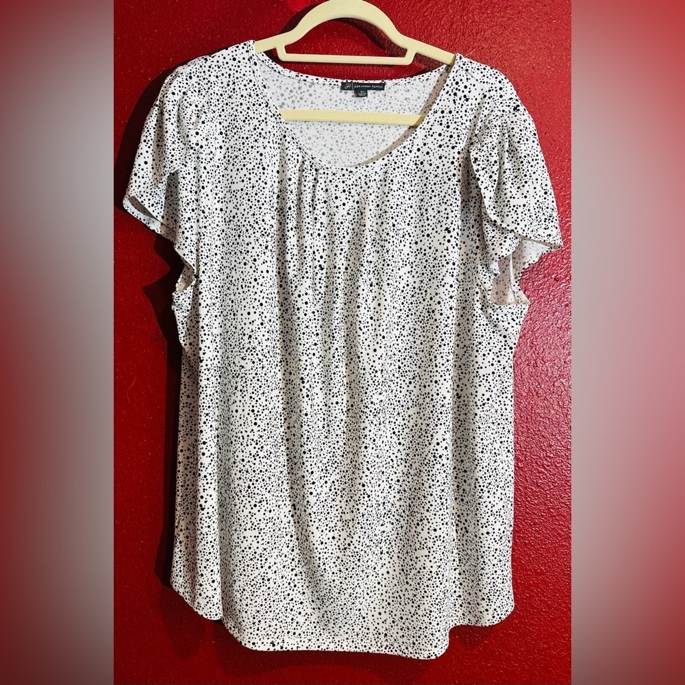 Adrianna Pappel 2X Top Stretch Knit White Black Dot Pleated Round Neck SS Blouse